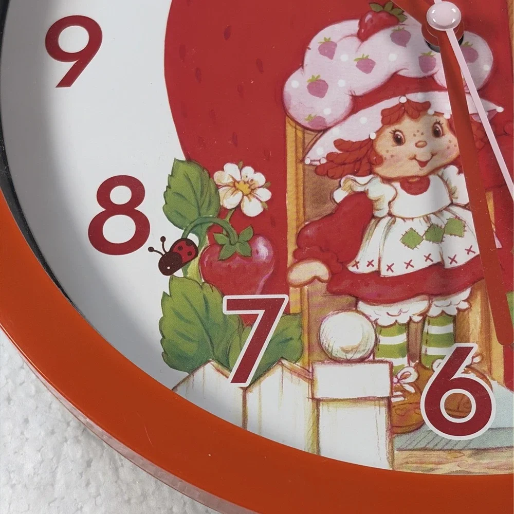 The World Of Strawberry Shortcake Battery Operated Wall Clock Working